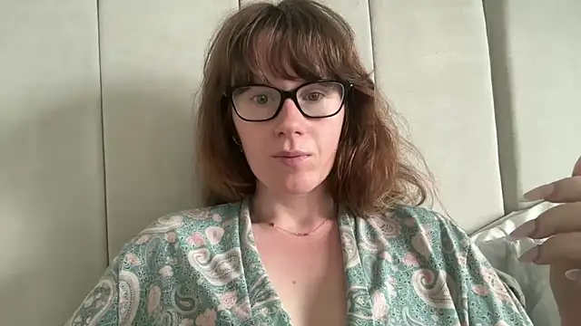 Snapshot of redheadrosie69 chatting on May 31, 2026, 8:54 am redheadrosie69 online show from May 31, 2026, 8:54 am