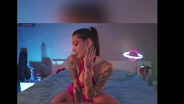 Lady3Holes online show from July 8, 2026, 5:17 pm