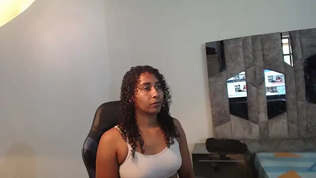 yohatinelly07 online show from July 17, 2026, 9:19 pm