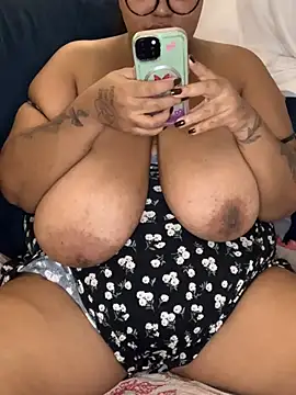 Snapshot of SweetLizzyBBW chatting on July 9, 2026, 2:59 am SweetLizzyBBW online show from July 9, 2026, 2:59 am