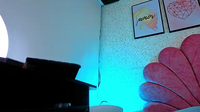Snapshot of luly_pink chatting on June 24, 2026, 4:33 am luly pink online show from June 24, 2026, 4:33 am