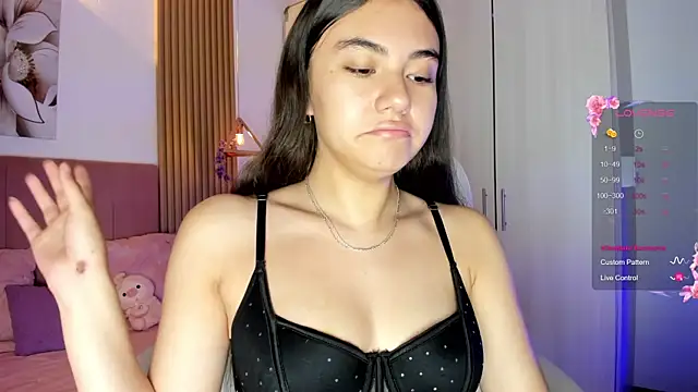 mia nevaeh online show from April 24, 2026, 10:12 pm