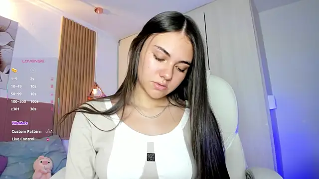 mia nevaeh online show from May 12, 2026, 9:34 pm