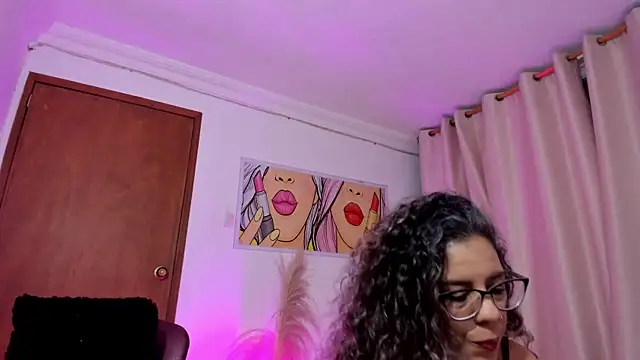 Snapshot of StarMilf chatting on June 14, 2026, 12:29 pm StarMilf online show from June 14, 2026, 12:29 pm