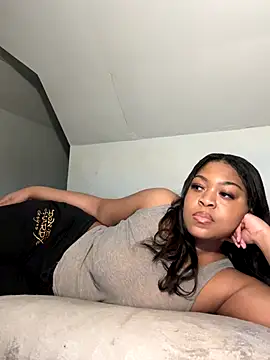 AUNYXXX online show from November 27, 2025, 10:01 pm