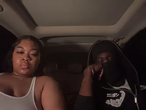 AUNYXXX online show from May 17, 2026, 4:21 am