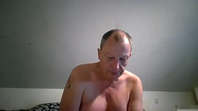 Snapshot of chubbybear2cum chatting on June 6, 2026, 4:39 am chubbybear2cum online show from June 6, 2026, 4:39 am