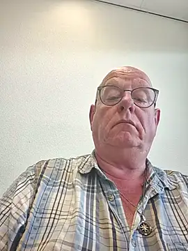 andrejoyfull64 online show from July 1, 2026, 11:23 am
