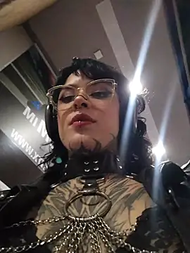 taaylor33 online show from May 15, 2026, 11:12 pm