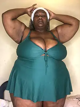 Snapshot of bustytitsxxx chatting on June 26, 2026, 7:35 am bustytitsxxx online show from June 26, 2026, 7:35 am