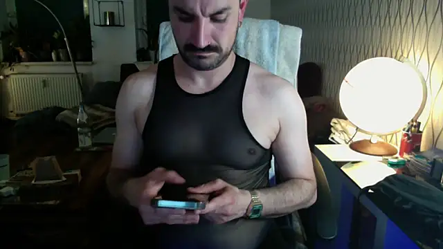 Snapshot of tomz0819 chatting on June 11, 2026, 8:40 pm tomz0819 online show from June 11, 2026, 8:40 pm