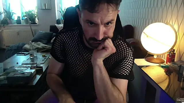 Snapshot of tomz0819 chatting on June 19, 2026, 4:22 pm tomz0819 online show from June 19, 2026, 4:22 pm