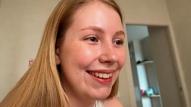 HoneyAudrey online show from June 9, 2026, 2:34 am