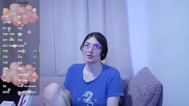 lessliee22  online show from August 6, 2026, 4:25 am