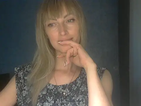 Snapshot of EffectMaya chatting on June 15, 2026, 2:08 pm EffectMaya online show from June 15, 2026, 2:08 pm