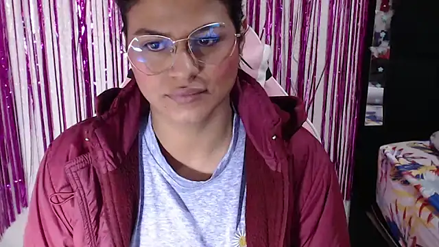 SweetAlmaa online show from May 11, 2026, 9:59 am