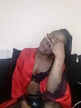 Snapshot of Cinderella_Jewels_ chatting on May 6, 2026, 8:03 pm Cinderella Jewels online show from May 6, 2026, 8:03 pm