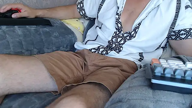 Snapshot of MrStraightDik chatting on July 16, 2026, 11:05 am MrStraightDik online show from July 16, 2026, 11:05 am
