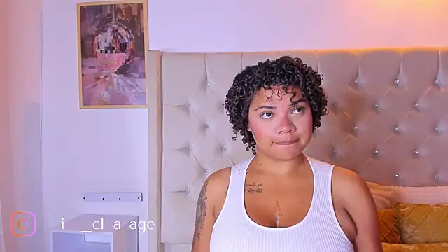 Eloisa cleavage  online show from May 16, 2026, 10:01 am