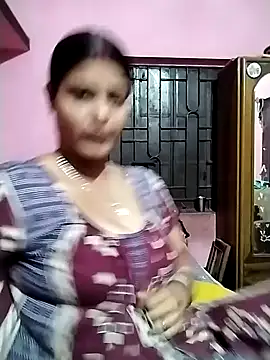 Hot Pakhi online show from December 19, 2024, 1:18 pm