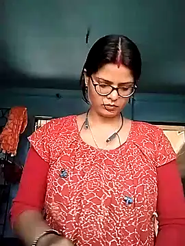 Hot Pakhi online show from January 8, 2025, 3:29 am