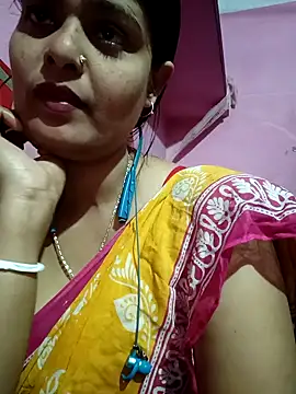 Hot Pakhi online show from February 14, 2025, 11:42 am