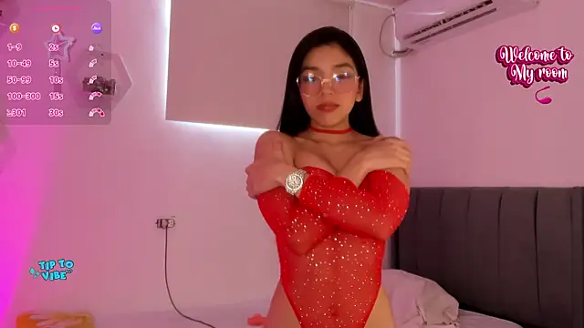 meganrossee69 online show from July 13, 2026, 9:28 pm