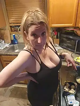 Snapshot of lilyhornyhousewife chatting on July 3, 2026, 8:32 am lilyhornyhousewife online show from July 3, 2026, 8:32 am