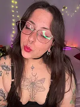 Snapshot of Mizztikaa chatting on July 14, 2026, 6:02 pm Mizztikaa online show from July 14, 2026, 6:02 pm