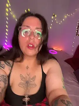 Snapshot of Mizztikaa chatting on July 16, 2026, 10:16 pm Mizztikaa online show from July 16, 2026, 10:16 pm