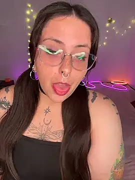 Snapshot of Mizztikaa chatting on July 20, 2026, 5:59 pm Mizztikaa online show from July 20, 2026, 5:59 pm