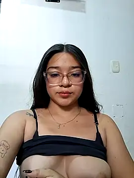 Snapshot of -VICKKY chatting on July 6, 2026, 7:49 pm -VICKKY online show from July 6, 2026, 7:49 pm