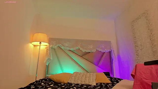 BonnieCute  online show from June 28, 2026, 2:06 am