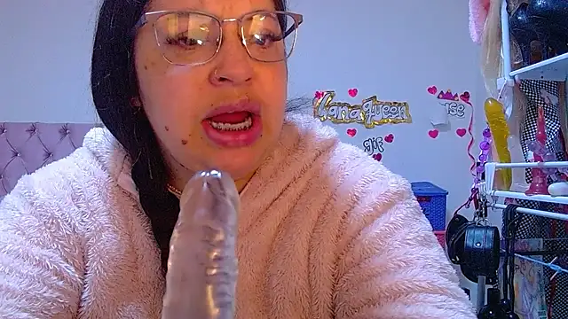 lanaqueen699 online show from July 14, 2026, 12:22 pm