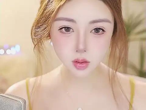 Qiaoqiao  online show from May 18, 2026, 4:13 pm