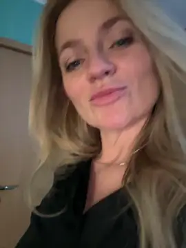 AlisonXCristal online show from March 25, 2026, 5:41 pm