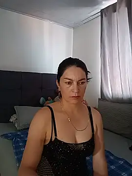 Snapshot of renata_hot1 chatting on August 4, 2026, 8:33 pm renata hot1 online show from August 4, 2026, 8:33 pm