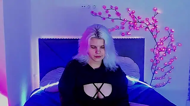 JoannLowe online show from May 13, 2026, 7:22 pm