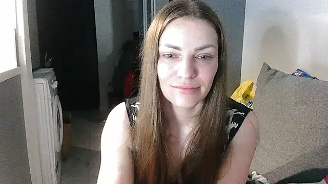 Snapshot of AnnaDiamond1 chatting on July 4, 2026, 9:43 pm AnnaDiamond1 online show from July 4, 2026, 9:43 pm