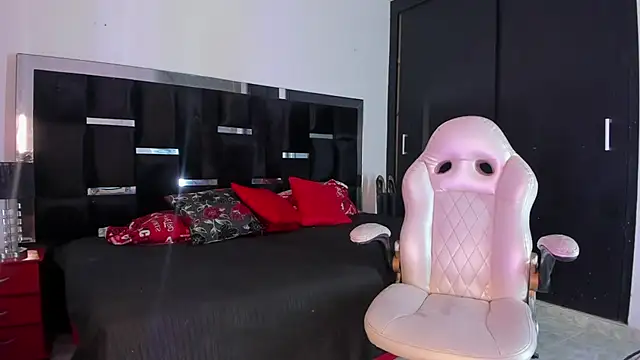 Tasha Sant online show from November 10, 2025, 8:30 pm