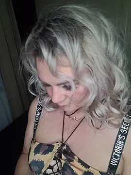 candy queeen online show from June 10, 2026, 8:52 pm