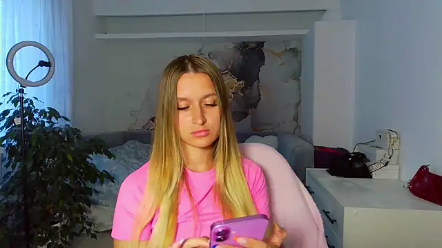 Submissive love online show from June 18, 2026, 5:39 pm