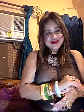 Hot Queen77 online show from July 18, 2026, 7:28 pm