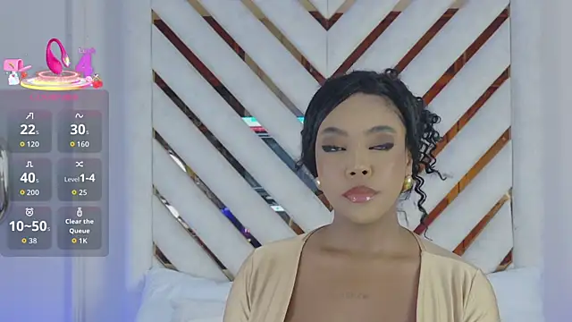 Lola King online show from May 19, 2026, 3:46 am