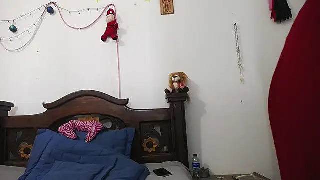 Snapshot of DominaLeona chatting on December 16, 2024, 8:26 pm DominaLeona online show from December 16, 2024, 8:26 pm