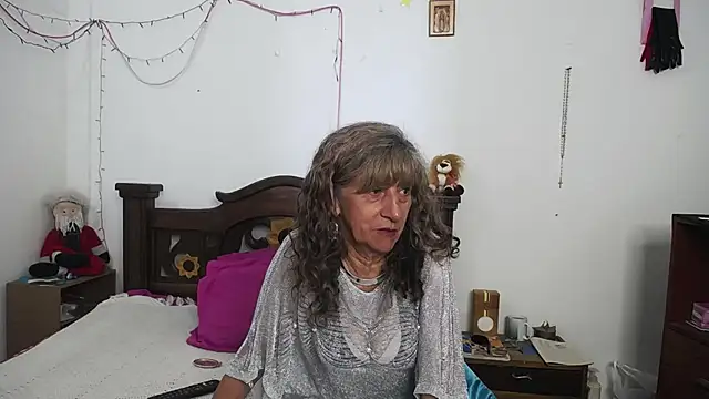 Snapshot of DominaLeona chatting on January 23, 2025, 8:13 pm DominaLeona online show from January 23, 2025, 8:13 pm