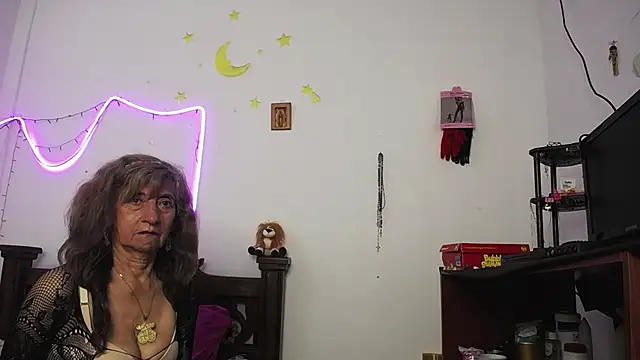 Snapshot of DominaLeona chatting on January 30, 2025, 8:42 pm DominaLeona online show from January 30, 2025, 8:42 pm