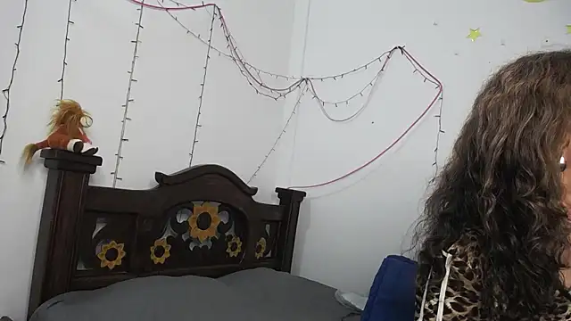 Snapshot of DominaLeona chatting on March 9, 2025, 1:14 am DominaLeona online show from March 9, 2025, 1:14 am