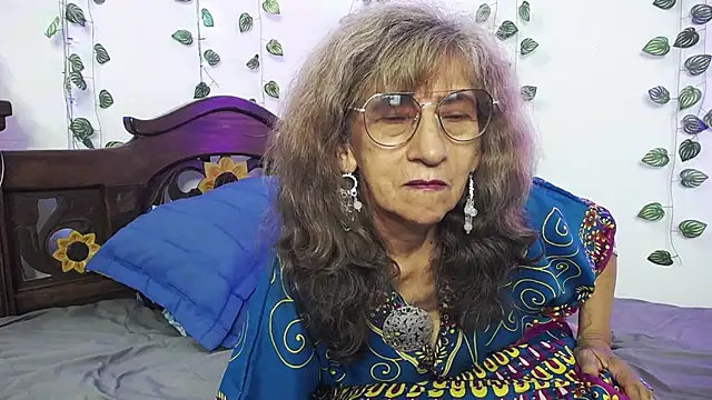 Snapshot of DominaLeona chatting on March 19, 2025, 5:08 am DominaLeona online show from March 19, 2025, 5:08 am