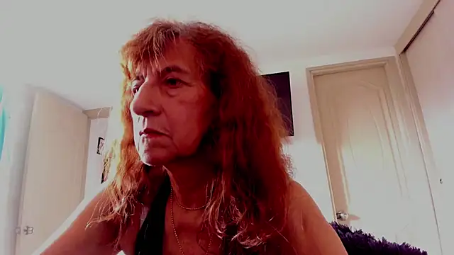 Snapshot of DominaLeona chatting on September 24, 2025, 4:43 pm DominaLeona online show from September 24, 2025, 4:43 pm